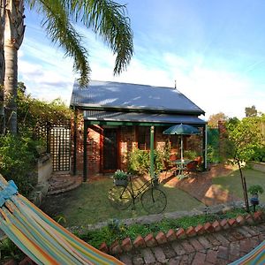 One-Bedroom Cottage Private Garden